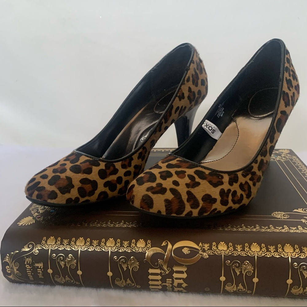 Leopard Print Round Toe Heels 9 1/2